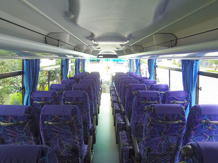 華光バス　後部座席